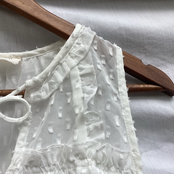 Love Stitch white sheer patterned sleeveless top, size medium - Picture 6 of 9